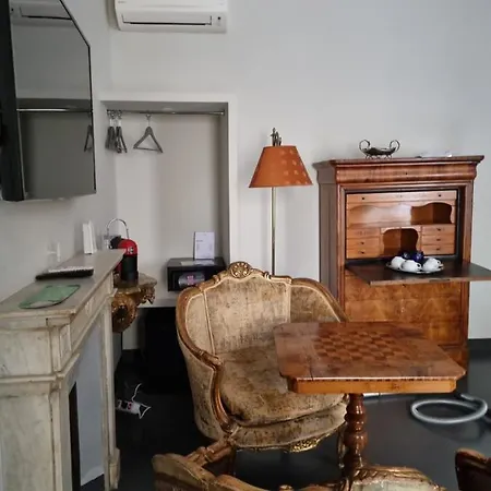 94 Piazza Di Spagna 게스트하우스 로마