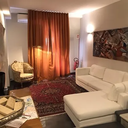 94 Piazza Di Spagna 招待所 2*